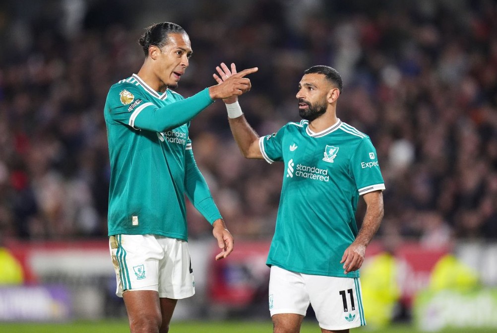 นักเตะลิเวอร์พูลสองคนได้รับคำสั่งให้ดึงโมฮาเหม็ด ซาลาห์ไปคุยเป็นการส่วนตัวก่อนถึงกำหนดเส้นตาย ufa007